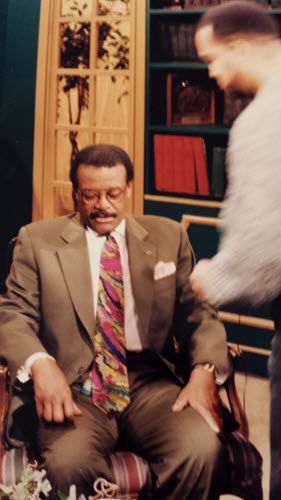 Gary Westbrook putting the microphone on Johnny Cochran... OJ Simpson's defense attorney.